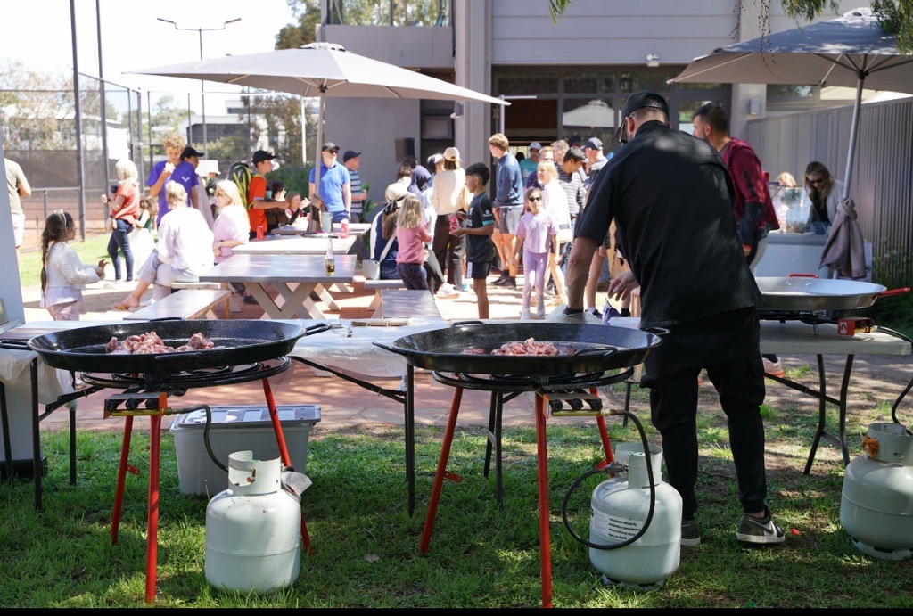 How to choose paella catering in Melbourne