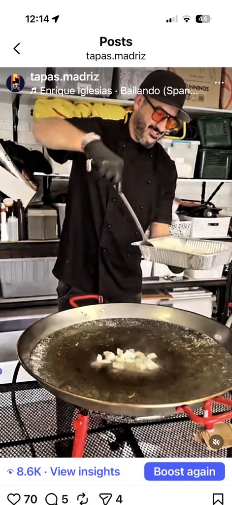 Tapas Madriz — live paella cooking